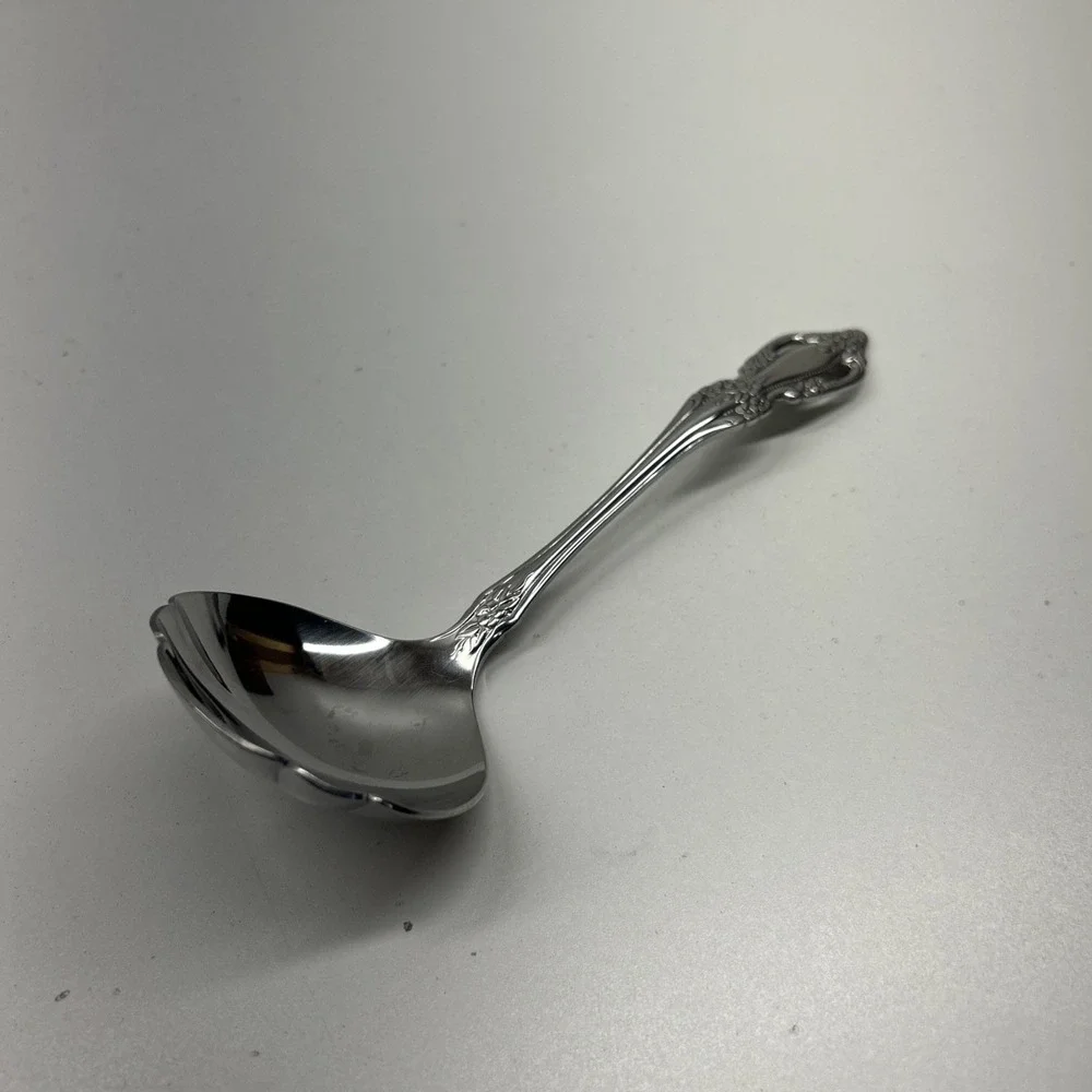 Oneida RAPHAEL Distinction Deluxe HH Stainless Sugar‎ Shell Spoon Flatware